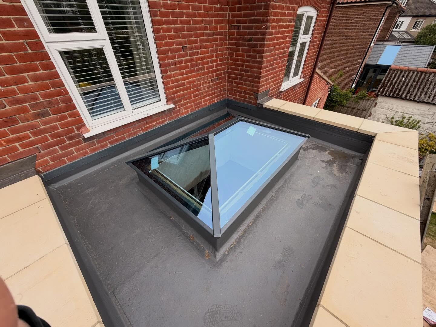 Flat-roof single-storey extension with roof lantern